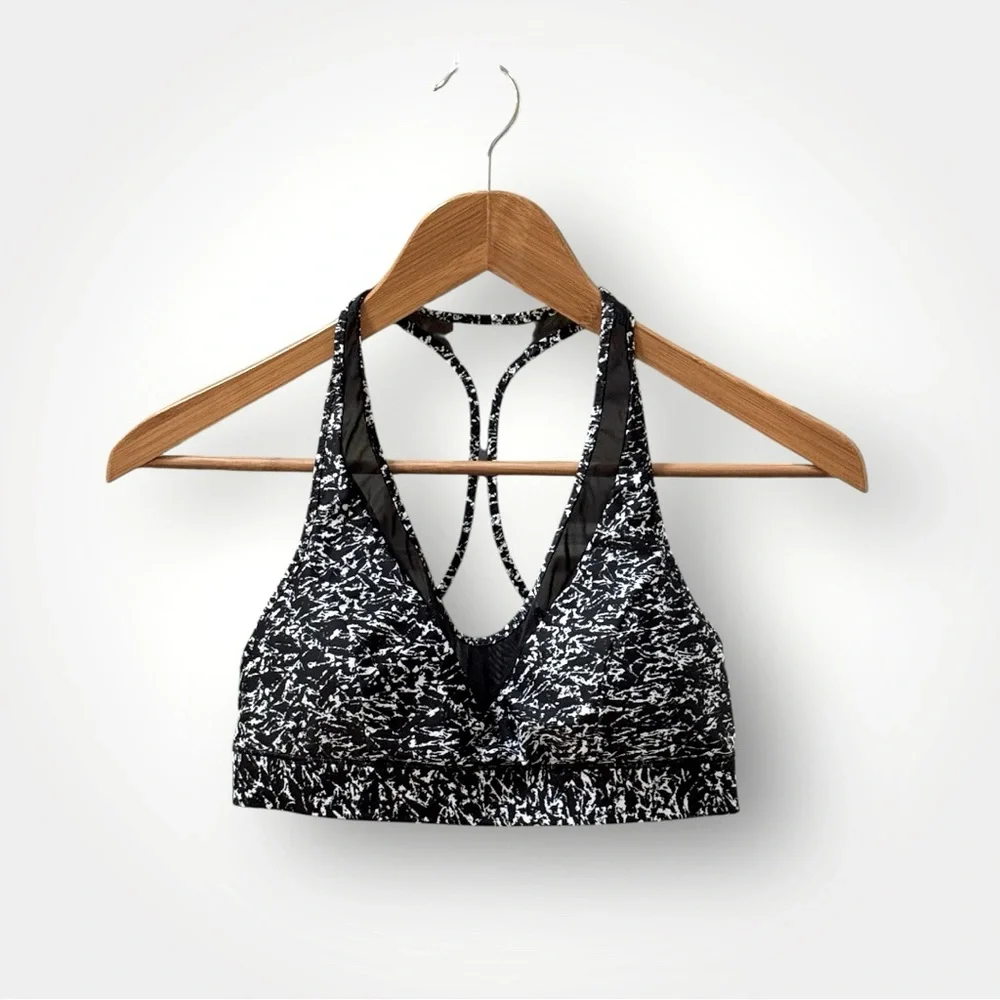 Women’s Lululemon Black and White Mesh Sports Bra! Size 6! - Picture 5 of 6
